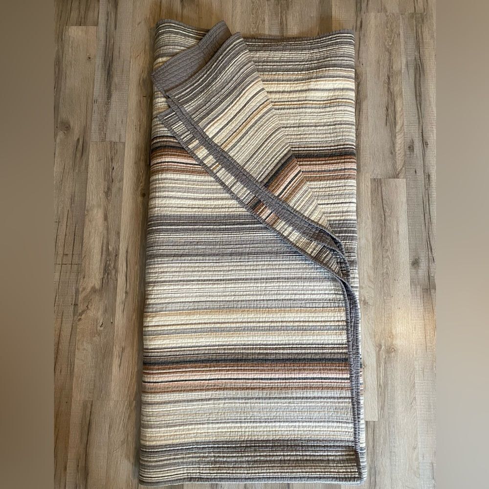 Retro Chic Striped Reversible Natural Tones Bed Quilted Quilt size Full